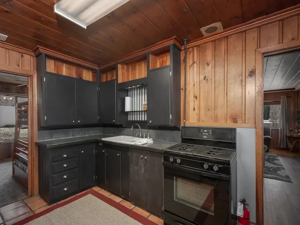 413apvillage23avncb - Alpine Cabin