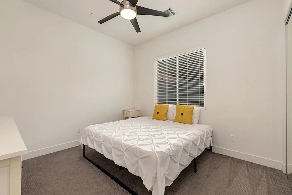 New With Pool + Hot Tub, Close To Downtown 4 Bedroom Home