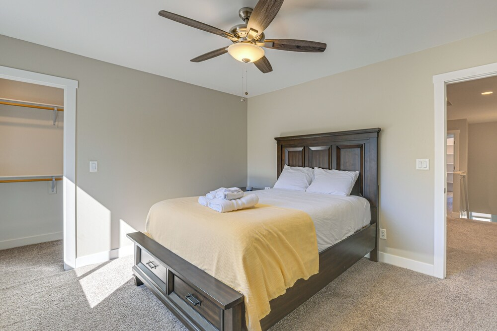 Family Home w/ Game Room, 3 Mi to Dtwn Flagstaff