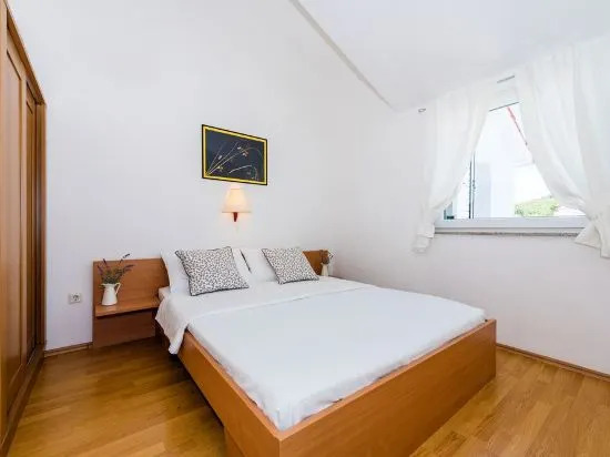 Apartments Tihi