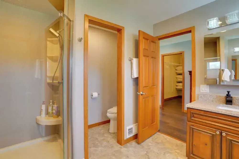 Expansive Retreat on 5 Acres in Shakopee!