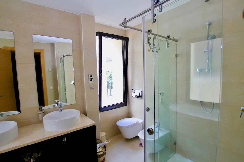 Samara 2 - Ultimate Seaview Apartment in Samara Resort, Heated Pool