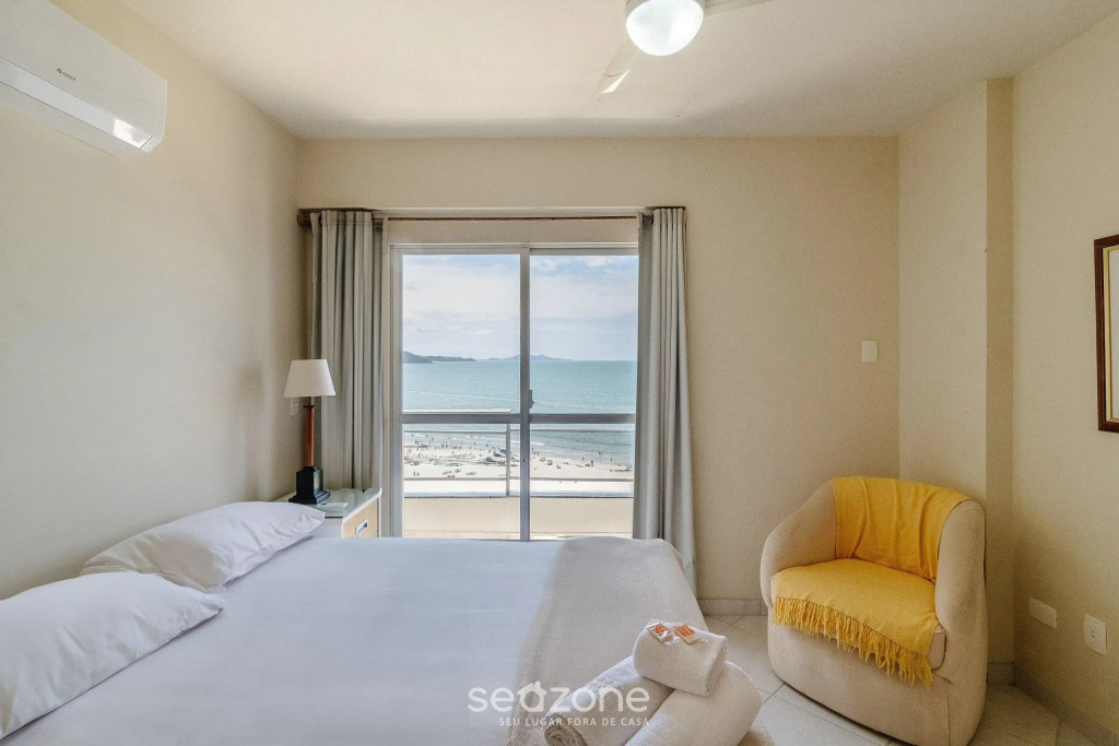 Apto 3Q pé na areia com vista mar CET802