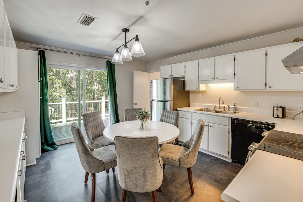 2 Mi to Fsu: Pet-friendly Retreat w/ Private Yard
