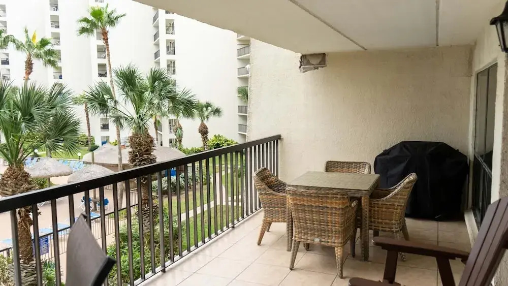 Sleeps 10 Direct Beach Heated Pool 3 Bedroom Apts