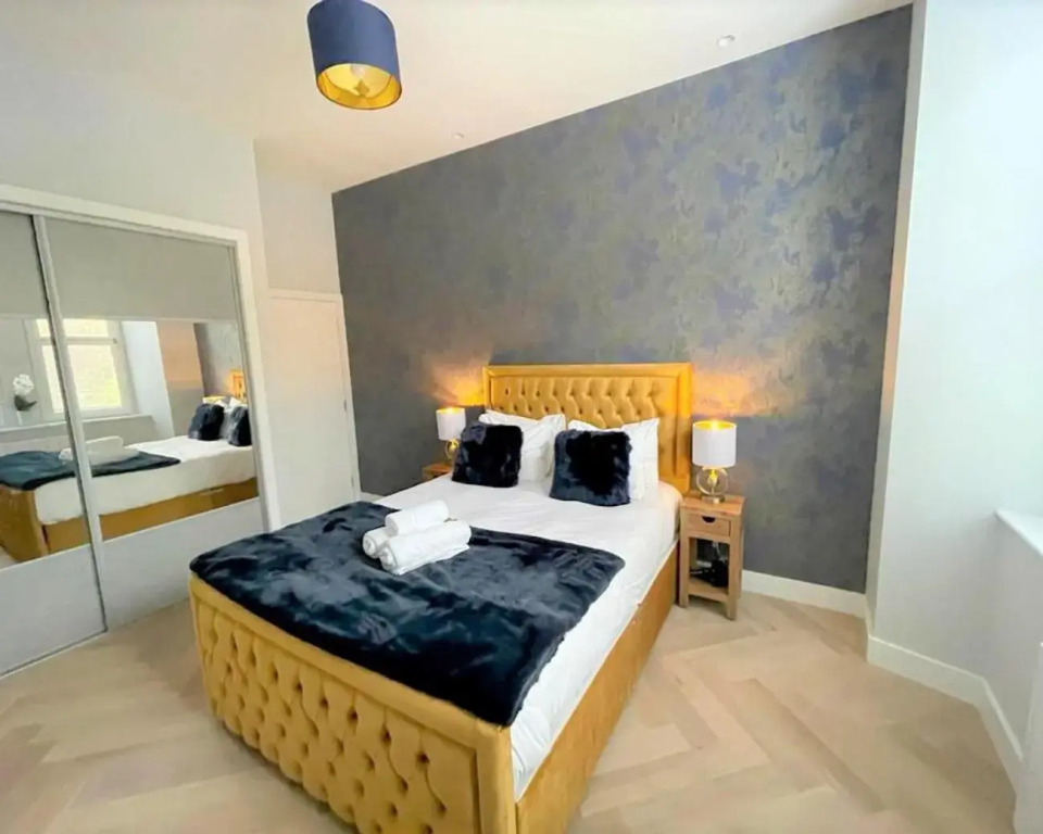 Trendy and Newly Reno'd 1 Bed Nr The Meadows