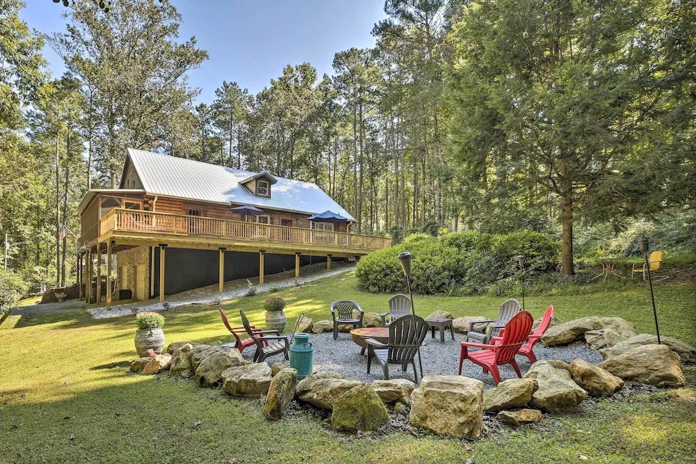 Serene Mableton Cabin - 13 Mi to Downtown Atlanta!