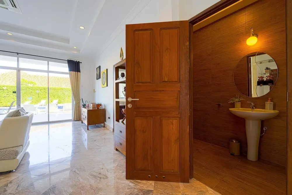 Luxurious 5-Bedroom Private Pool Villa! PV6