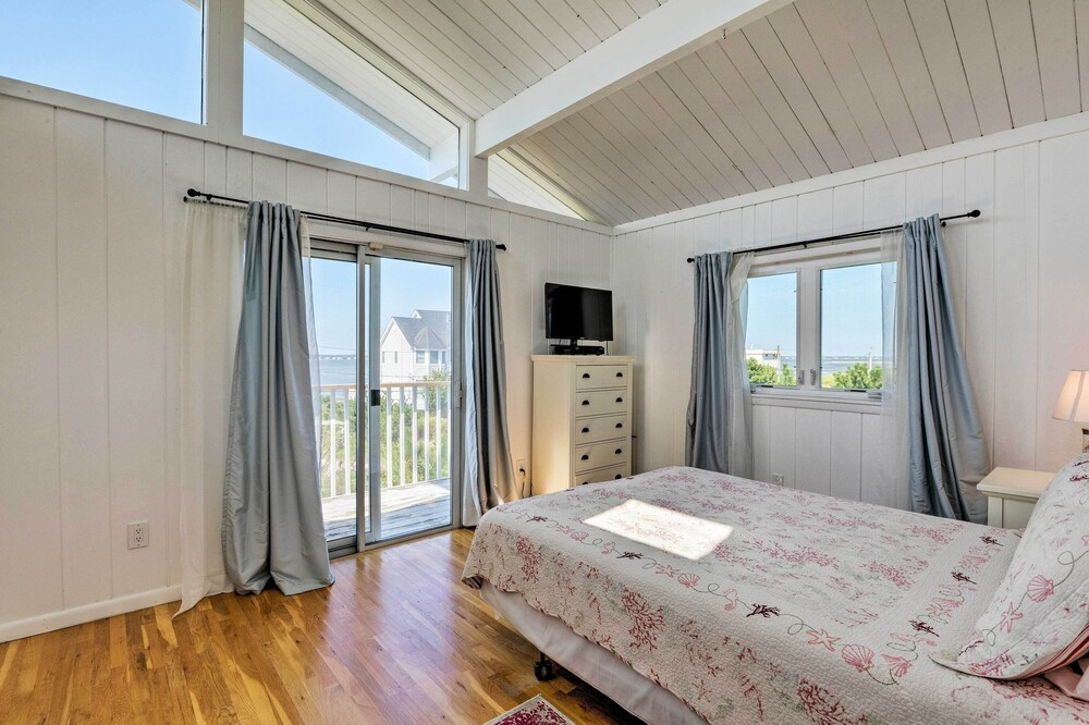 Westhampton Beach Home w/ Deck + Ocean Views!