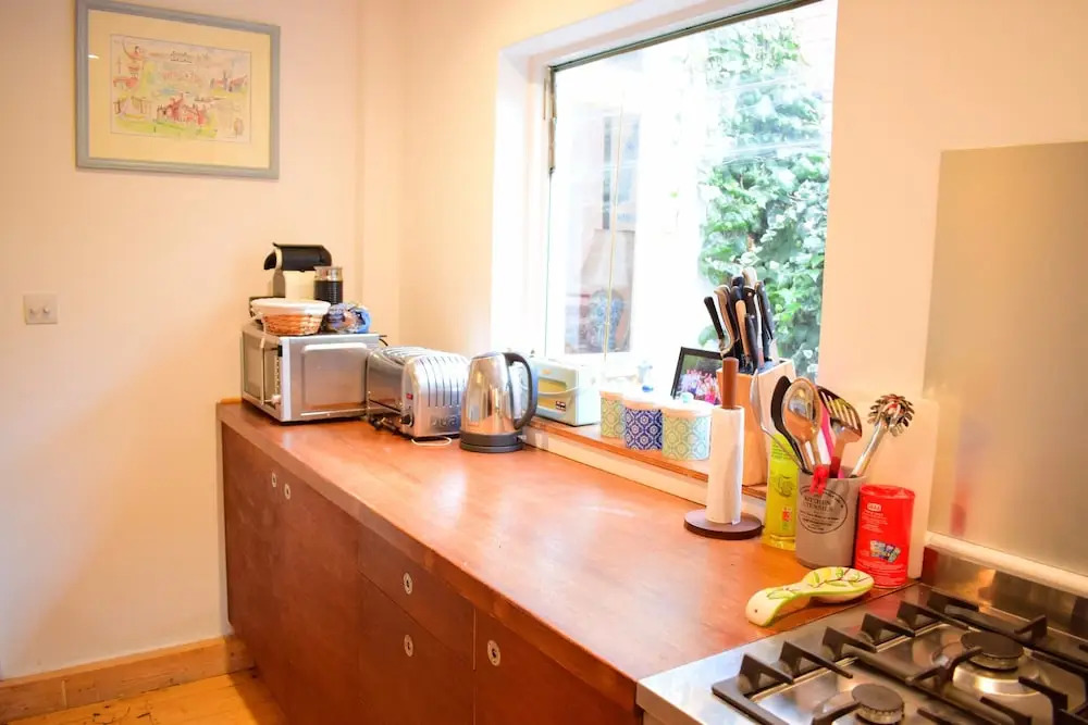 1 Bedroom Home With Private Garden in Barons Court