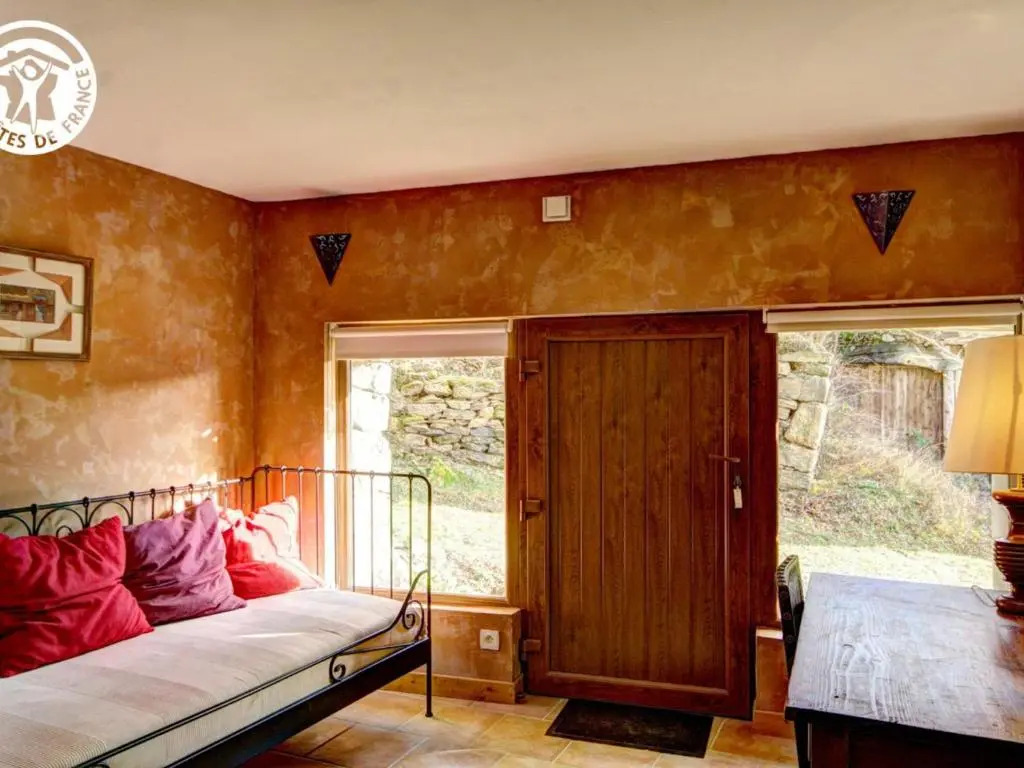 Gîte confortable avec vue imprenable près de Saint-Étienne - FR-1-496-38