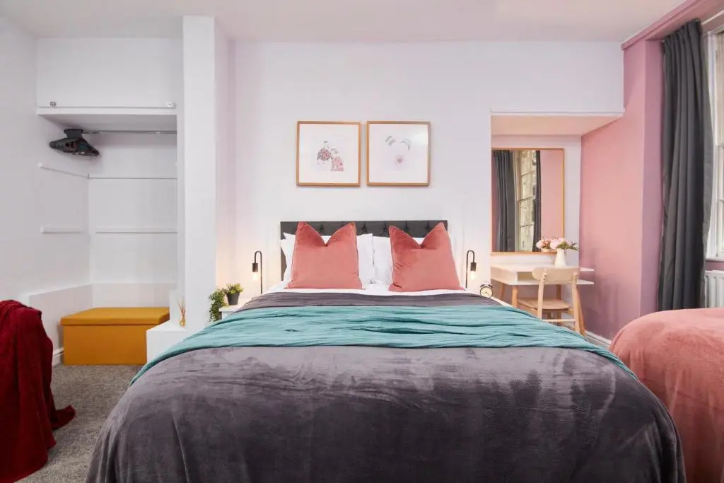 Elegant Apartment in Bath with Garden Sleeps 8 by PureStay
