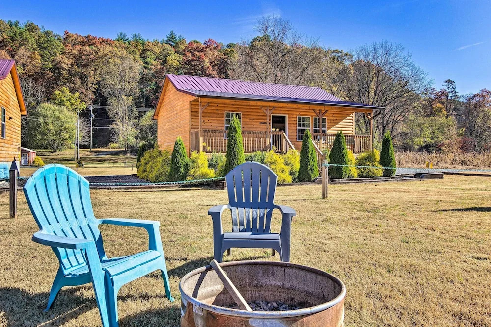 8 Mi to Great Smoky Mtn National Park: Cozy Cabin