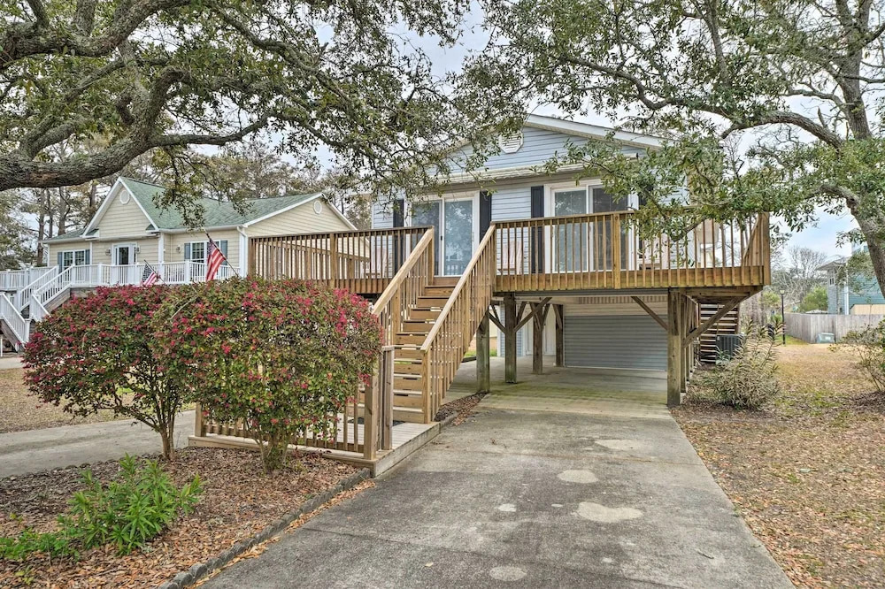 Cozy Oak Island House u003c 1 Mi to Beaches