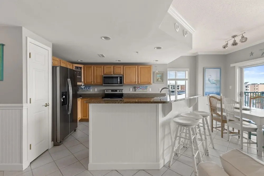 Avalon 507 3 Bedroom Condo by RedAwning