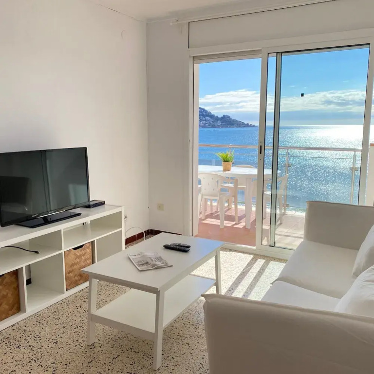 Europa 62 in Roses With 2 Bedrooms and 2 Bathrooms