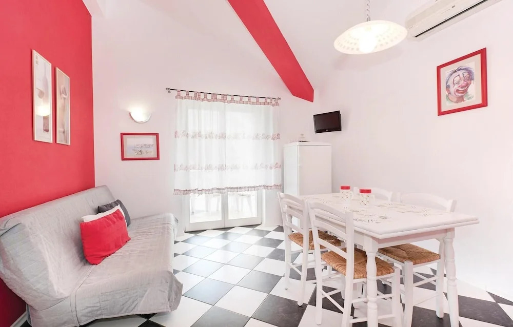 Awesome Home in Jadrija With Wifi and 4 Bedrooms