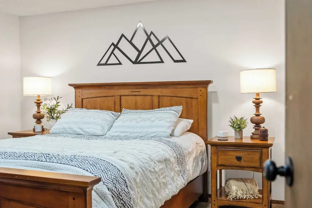 Prime Location on Camelback Mtn, Renovated w/ Movie & Game Room The Bear's Den