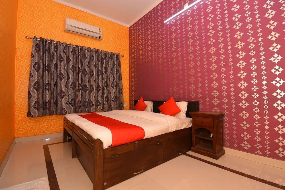 Oyo 38412 Kavya International