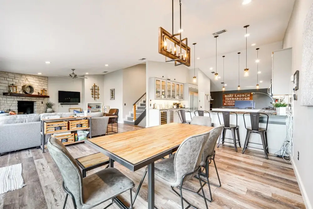 Lakefront Home: Hot Tub & Game Room in Spicewood