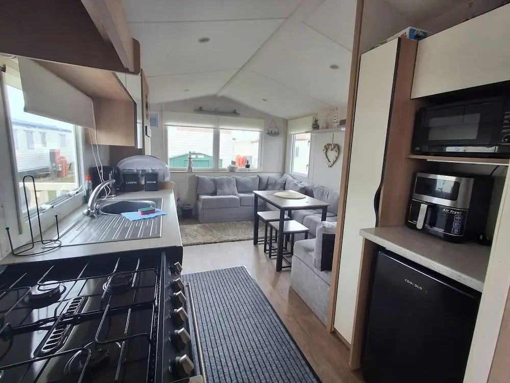 Meadow View 3-bed Caravan - Sleeps 8 - Petfriendly