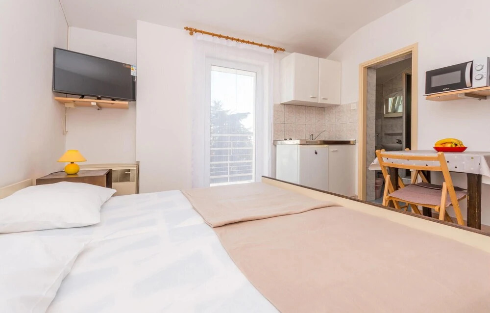 Stunning Apartment in Sveti Filip i Jakov With Wifi