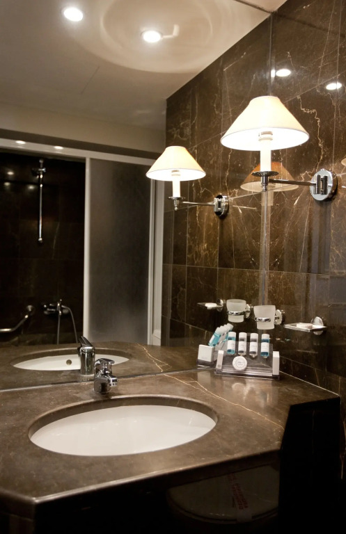 Hera Hotel