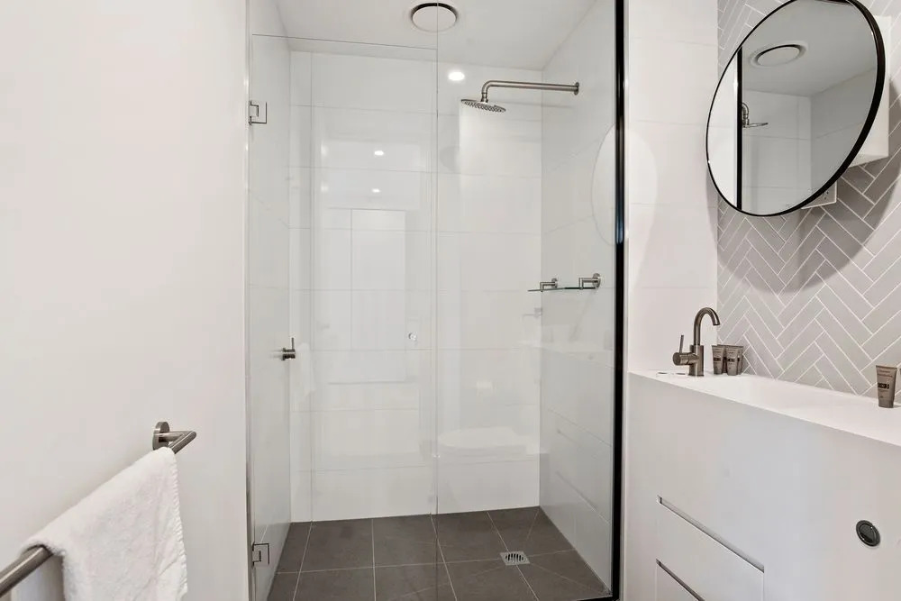IfStays EQ Tower Apartment