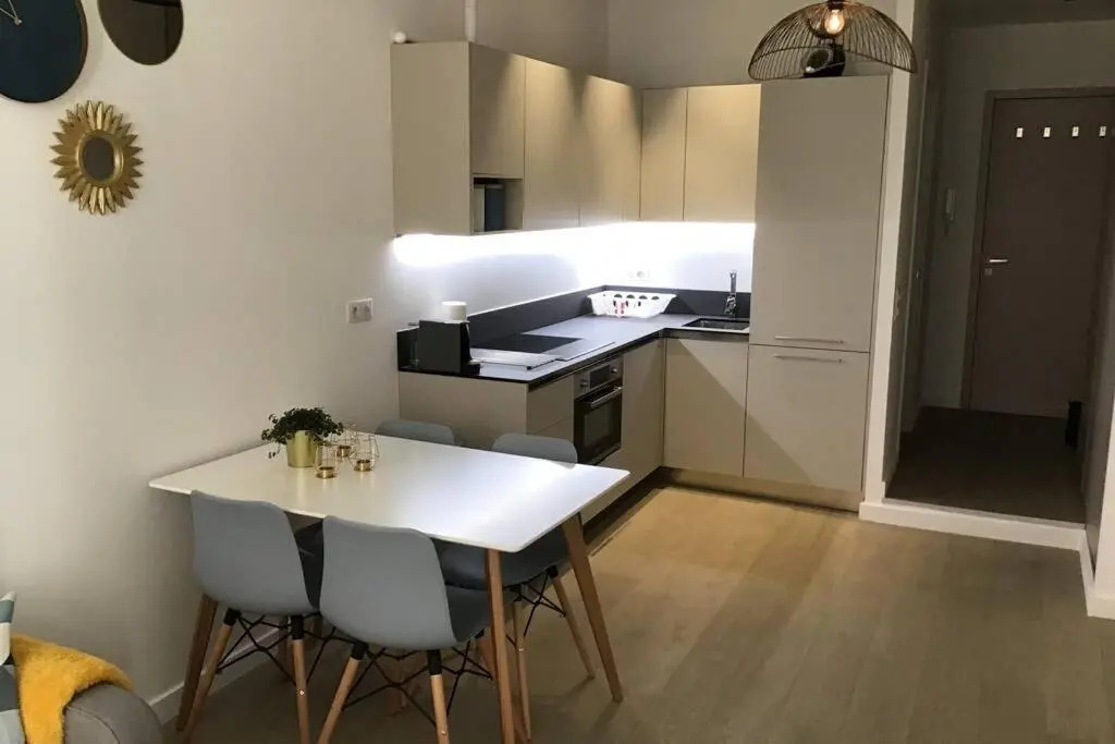 Appartement 2 chambres refait à neuf, climatisé, à 2 min de la mer