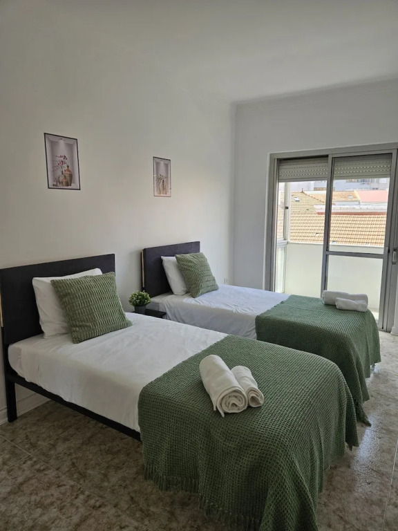 Light Spacious Almada Apartment