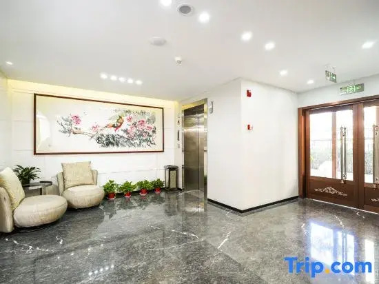 Jinding Haitian Business Hotel