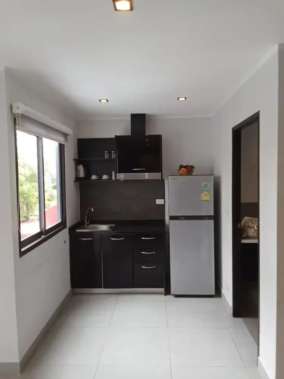 Large Corner Apt-1BR T1 207