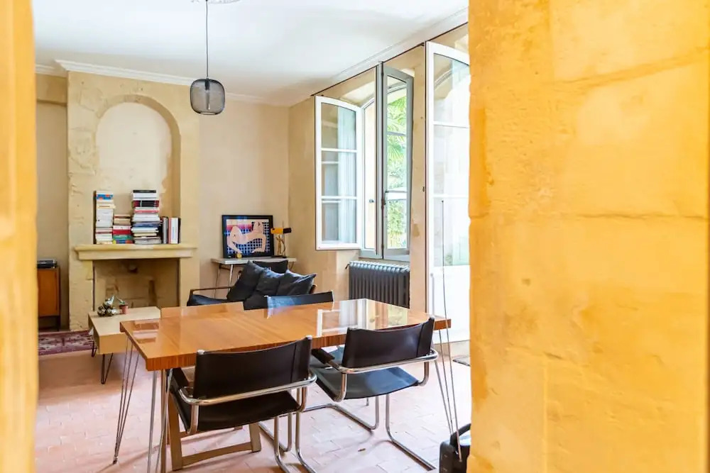 Retro apartment with garden by GuestReady