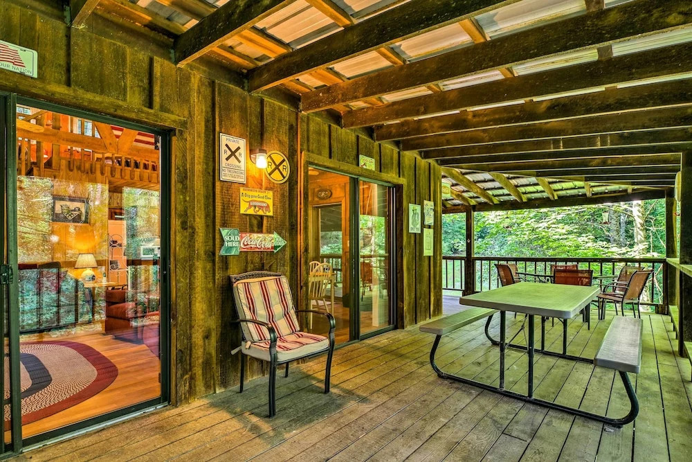 Tellico Plains Cabin - 5 Acres, Backyard Creek!
