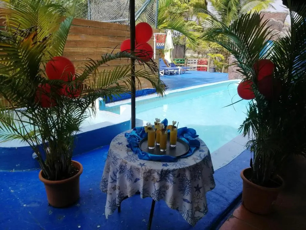 Spacious Villa with Pool and 10 Bedrooms in Quatre Cocos