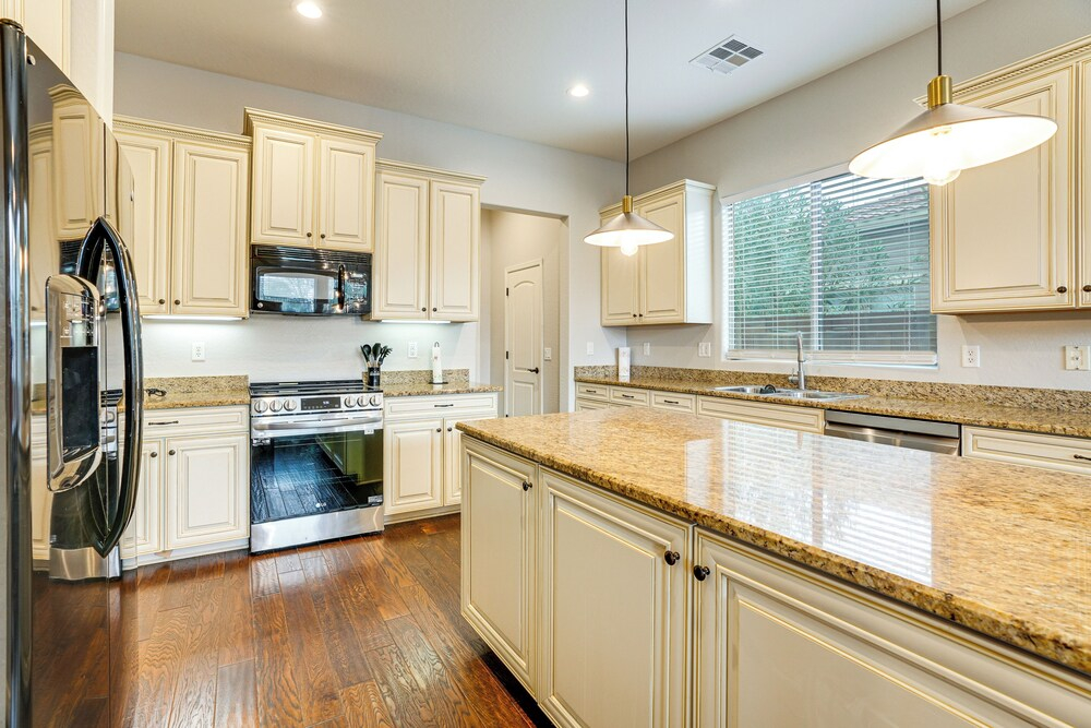 Pool, Views & Ample Space! Sunny Goodyear Retreat