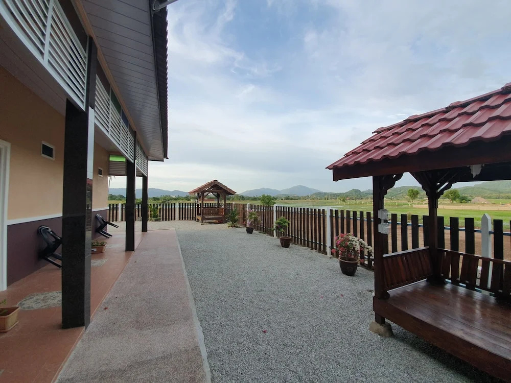 D’ Village Cottage