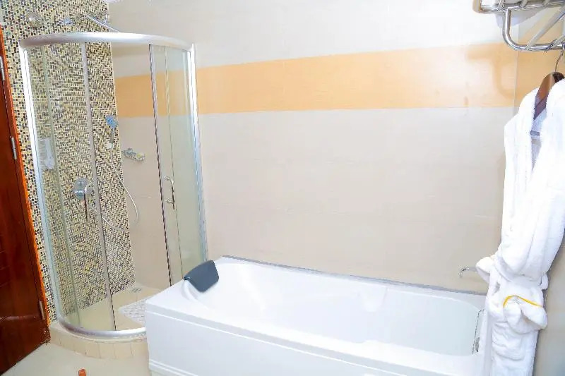 Tiffany Diamond Hotel Indira Gandhi Street