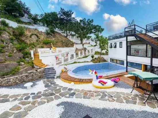Shiyue Shanman Garden Hot Spring Resort Hotel