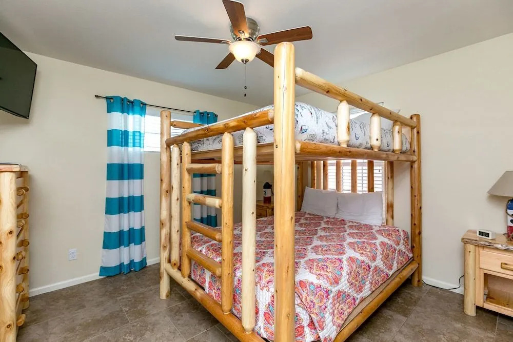 ReelEm Inn 614 by RedAwning