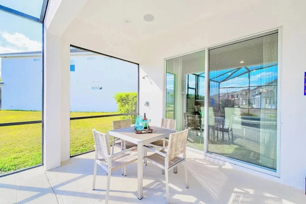 Upstay Mansion w Cinema, Games, Pool - Sleeps 24