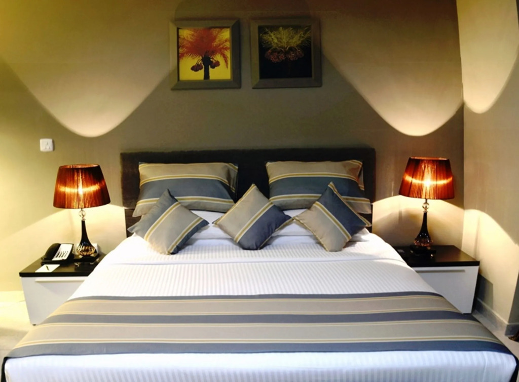 Magnum Hotel & Suites West Bay