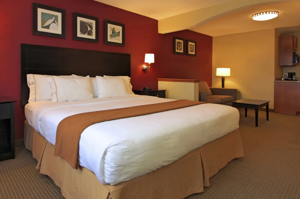 Holiday Inn Express Hotel & Suites Defiance by IHG