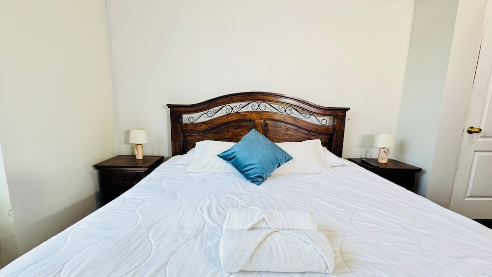 1825 Hotel