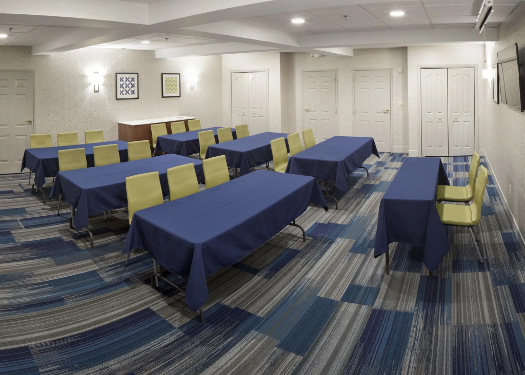 Holiday Inn Express Hotel & Suites White River Junction by IHG