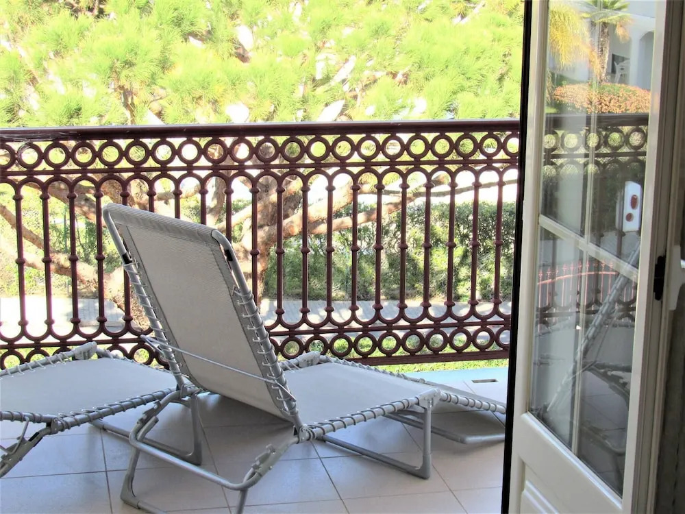 Albufeira Central Apartment 2 Rooms, Wifi, Pool