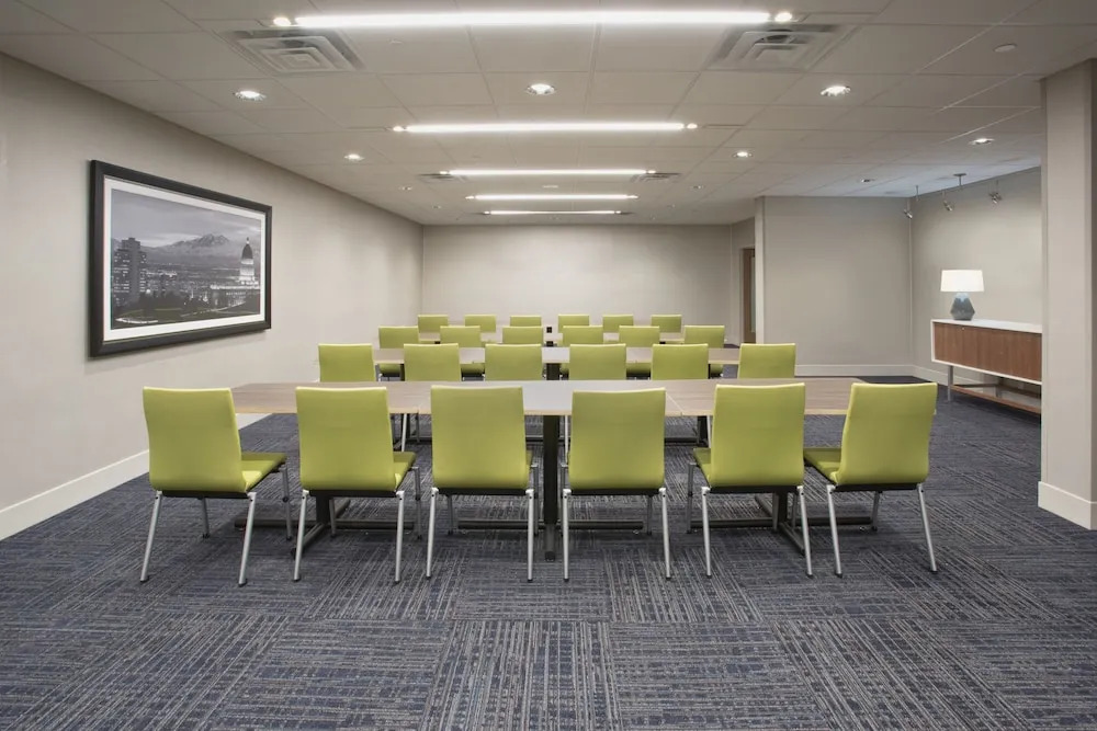 Holiday Inn Express & Suites Uniontown