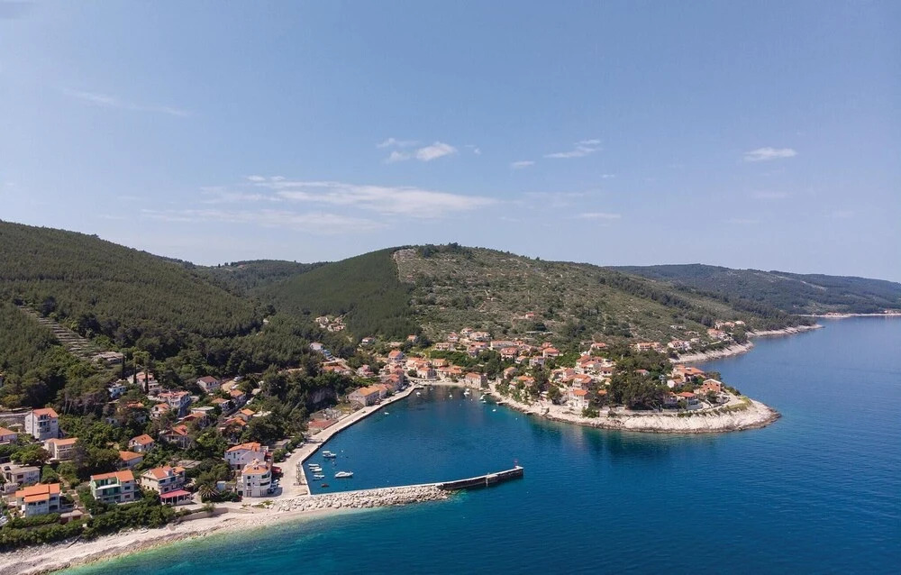 Beautiful Home in Blato With Wifi and 5 Bedrooms