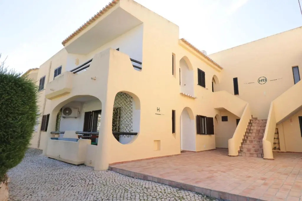 LovelyStay - Cozy 1BR Flat in Alvor with AC and Balcony