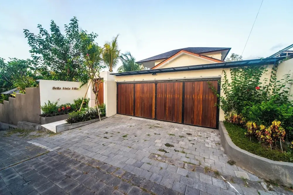 Luxury 4 Bedroom Bella Vista Villa